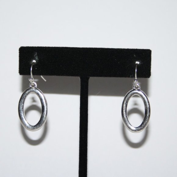 Beautiful silver dangle oval earrings - Picture 1 of 4